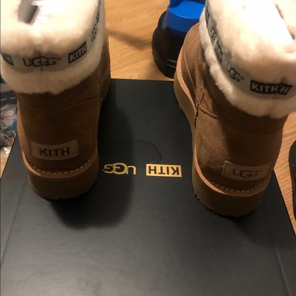 Kith X Uggz new never worn